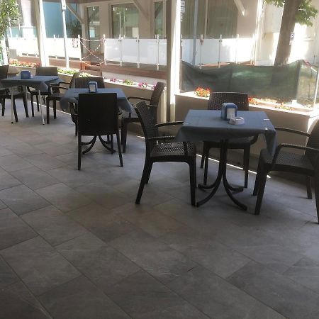 Hotel Laura 里米尼 外观 照片