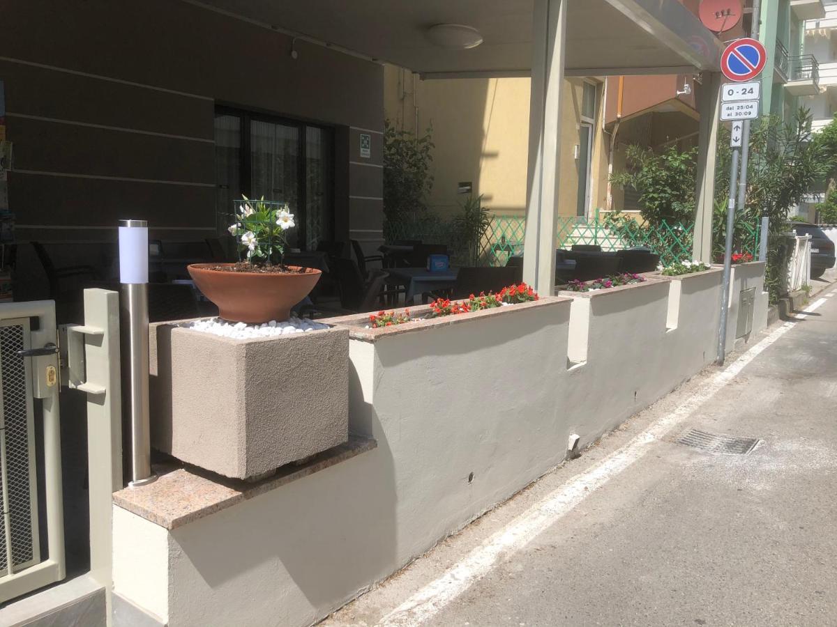 Hotel Laura 里米尼 外观 照片