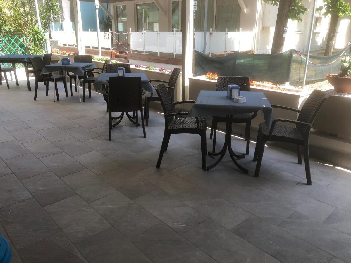 Hotel Laura 里米尼 外观 照片